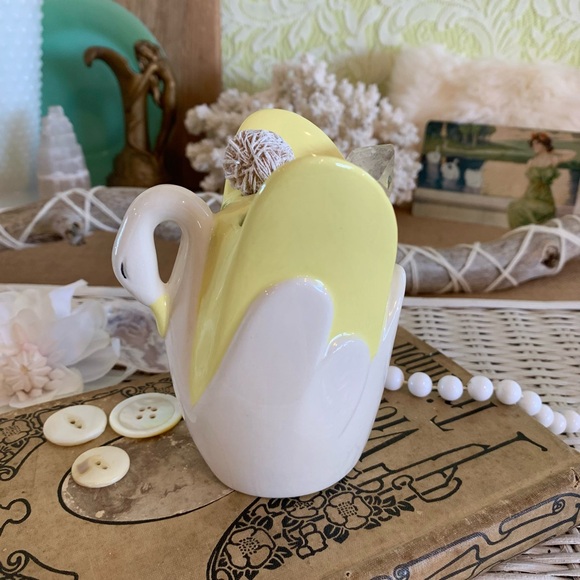 Vintage Other - Vintage Ceramic Swan Vase🦢